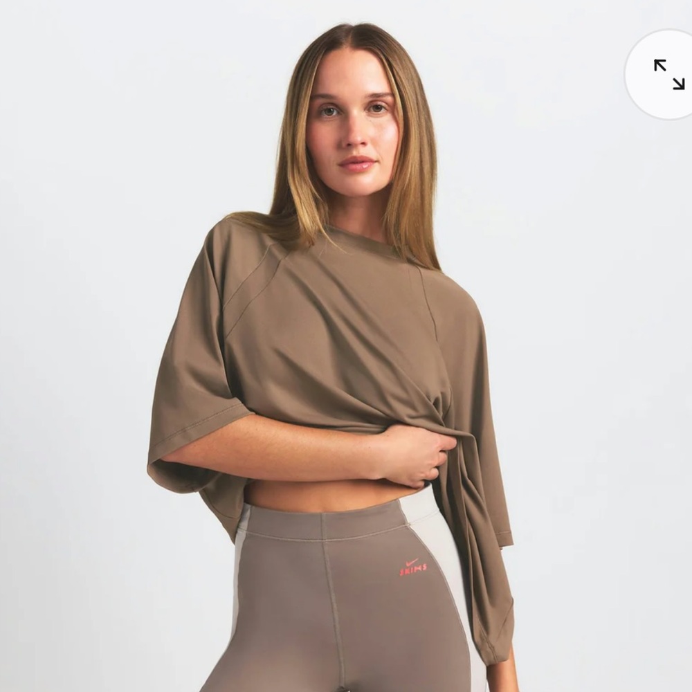NikeSKIMS Airy Women's Oversized Tee Shirt - Picture 2 of 7
